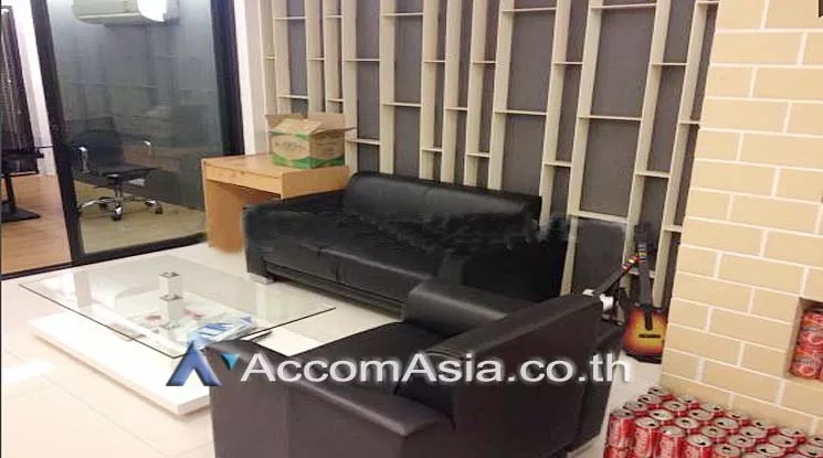  2  Office Space For Sale in sukhumvit ,Bangkok BTS Phra khanong AA14200